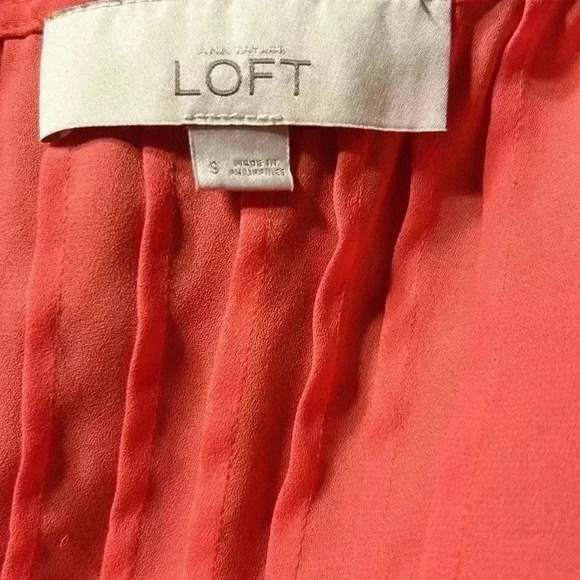 LOFT apricot women’s sz S blouse, key hole back, pleated front - Picture 3 of 4